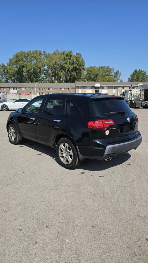 Vehicle photo 4
