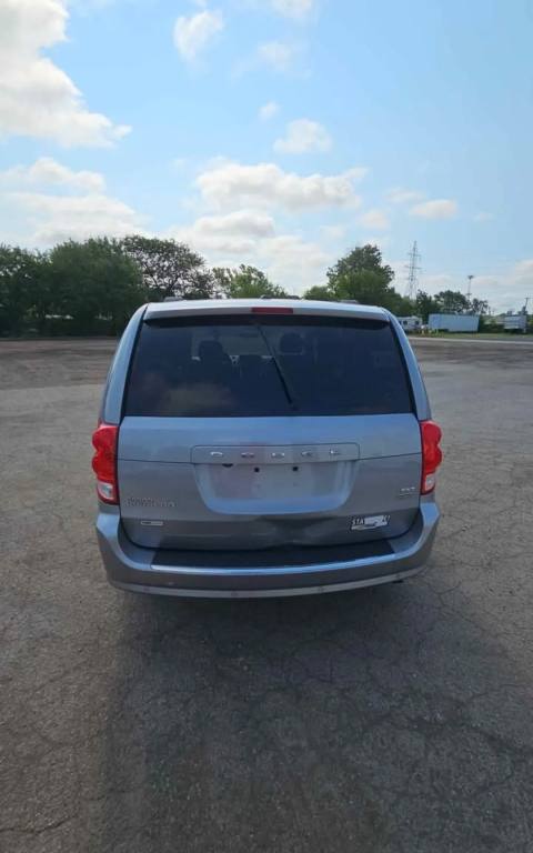 Vehicle photo 6