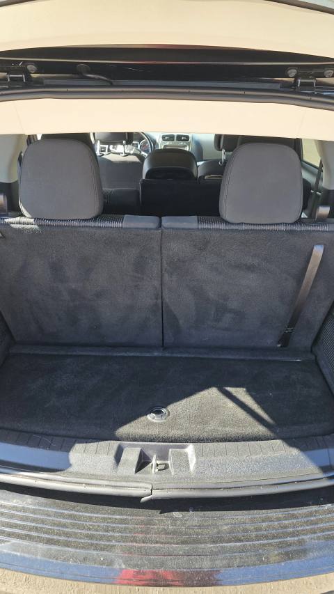Vehicle photo 9