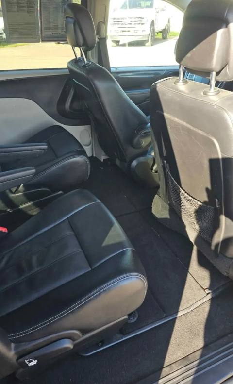 Vehicle photo 9