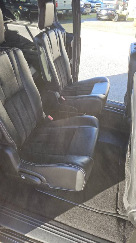 Vehicle photo 14