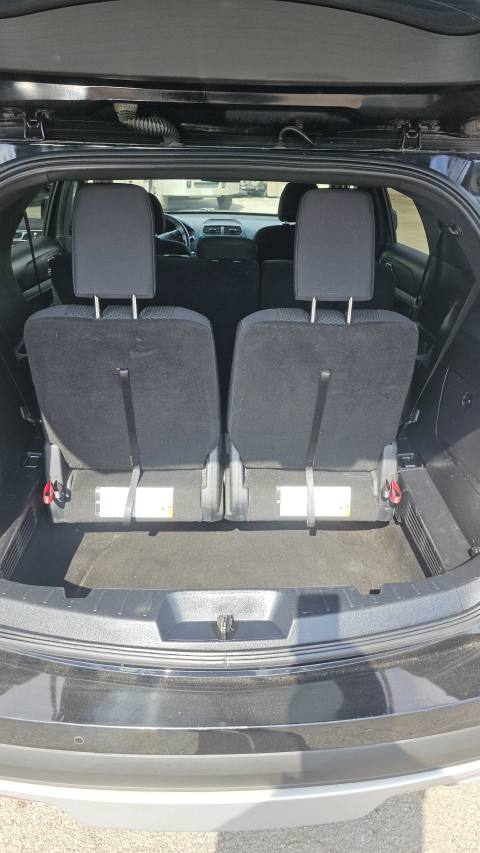 Vehicle photo 7