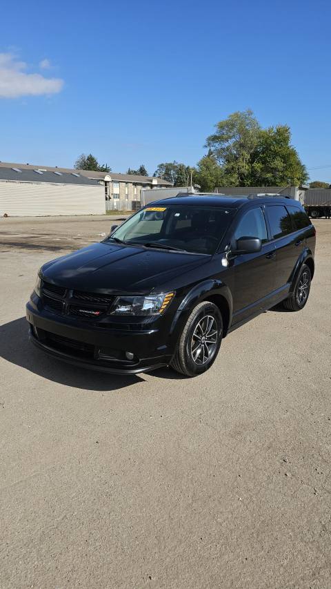 Vehicle photo 2