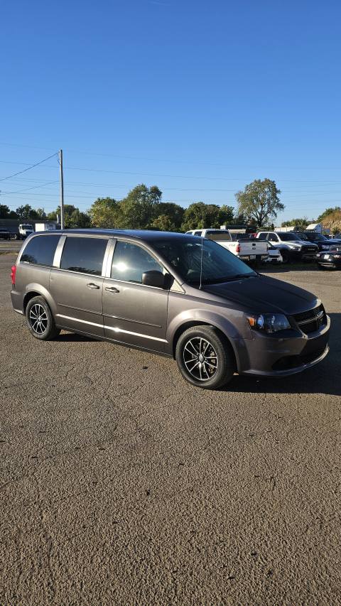 Vehicle photo 3
