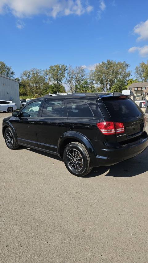 Vehicle photo 6