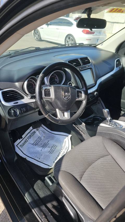 Vehicle photo 10