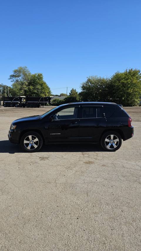 Vehicle photo 4