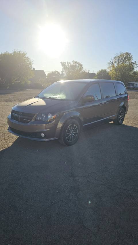 Vehicle photo 2