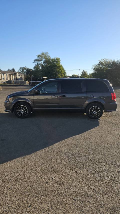 Vehicle photo 4