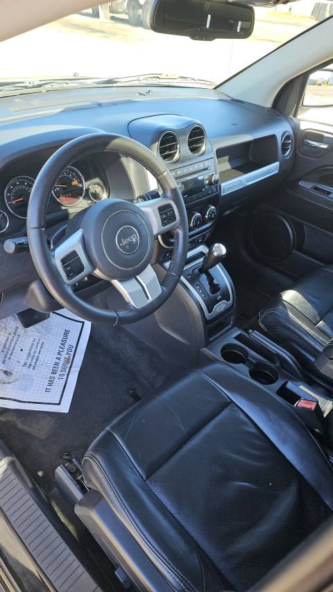 Vehicle photo 11