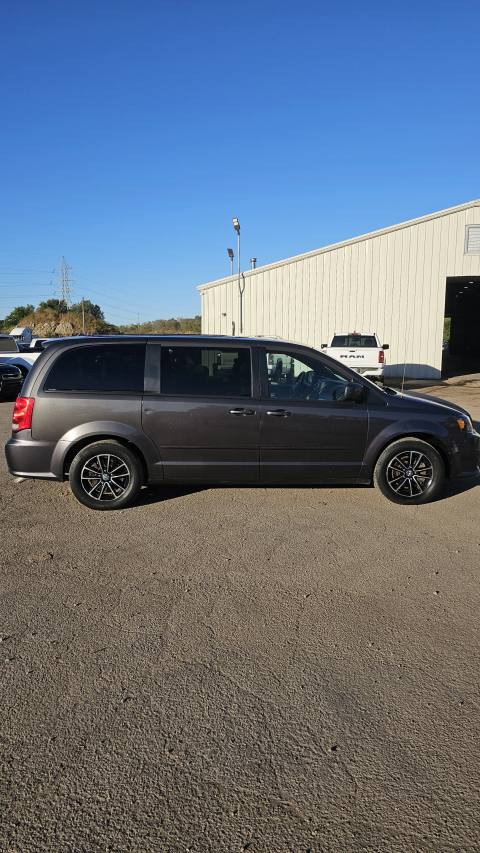Vehicle photo 5