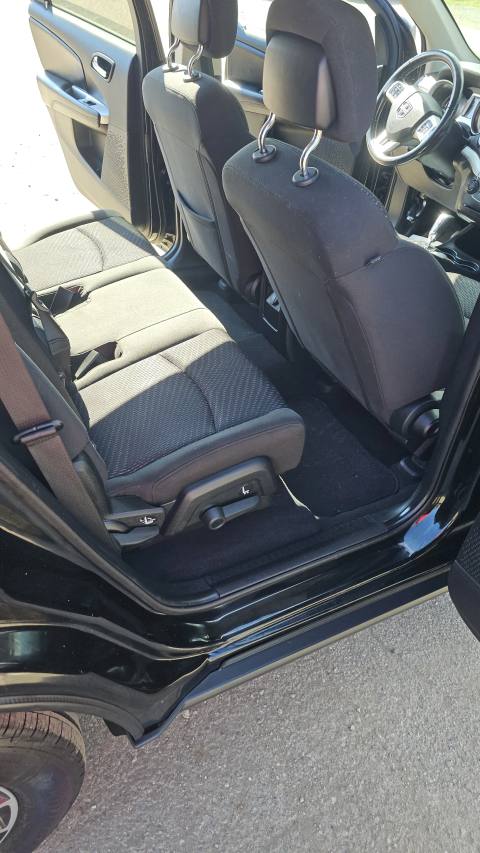 Vehicle photo 13