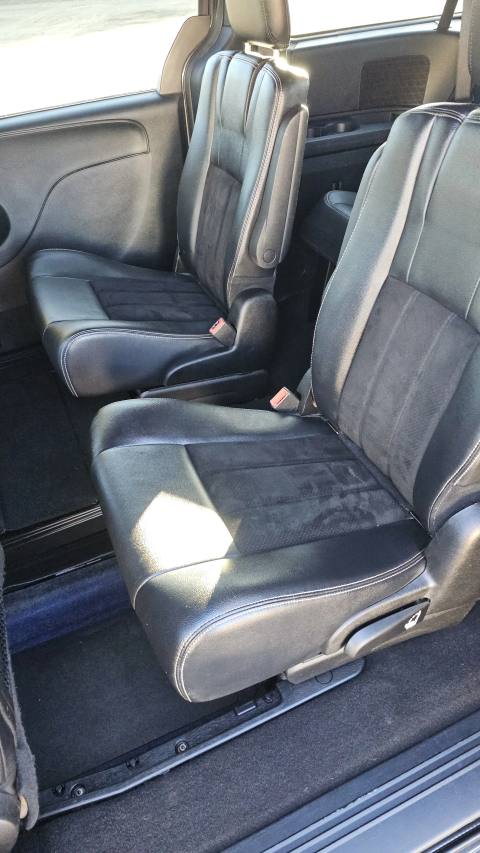 Vehicle photo 13