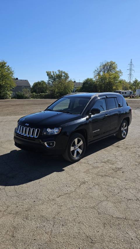 Vehicle photo 2