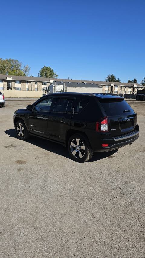 Vehicle photo 6