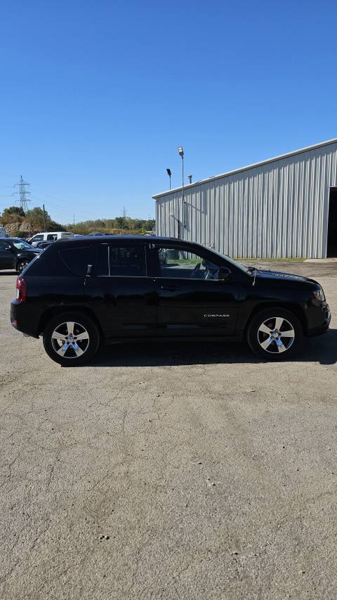 Vehicle photo 5