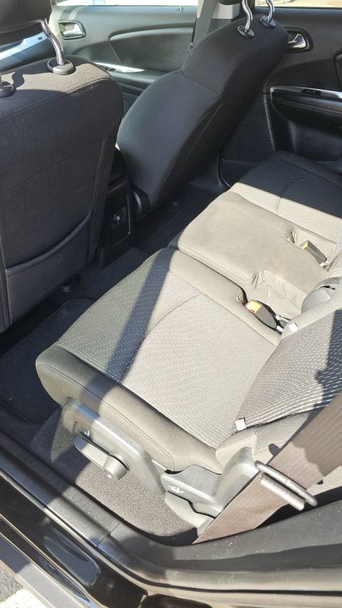 Vehicle photo 12