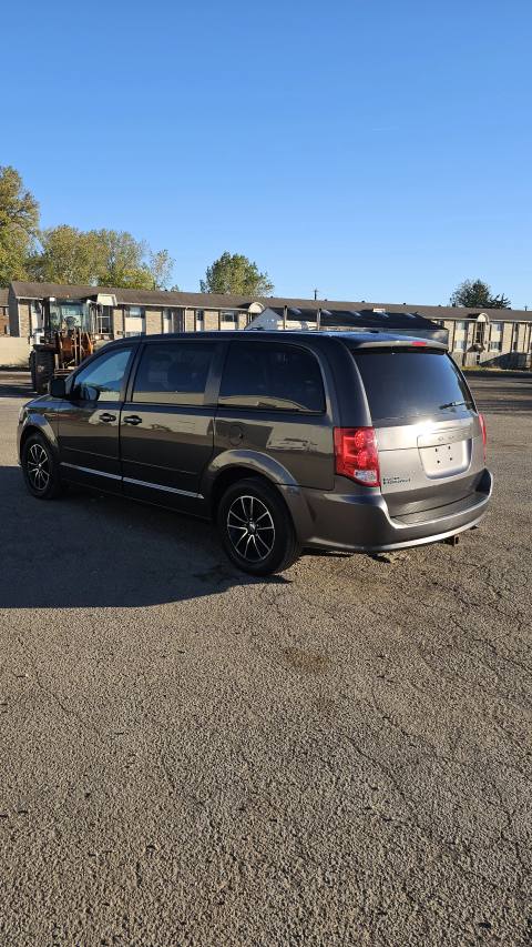Vehicle photo 6