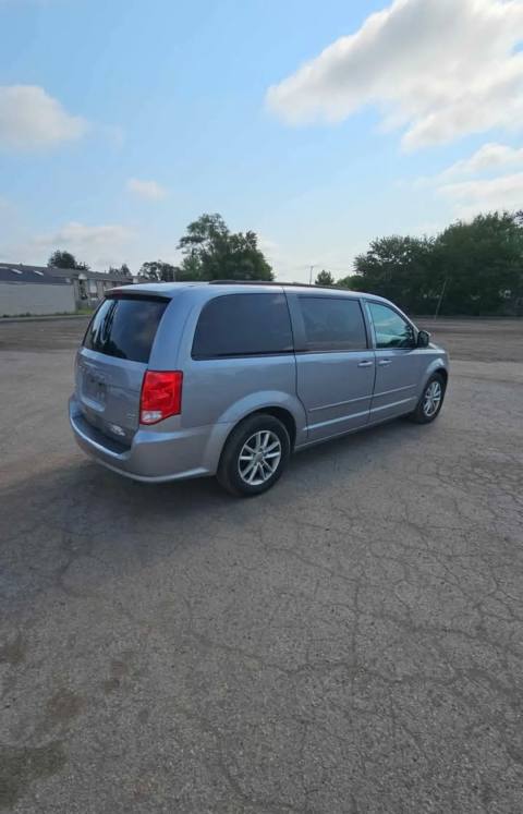 Vehicle photo 5