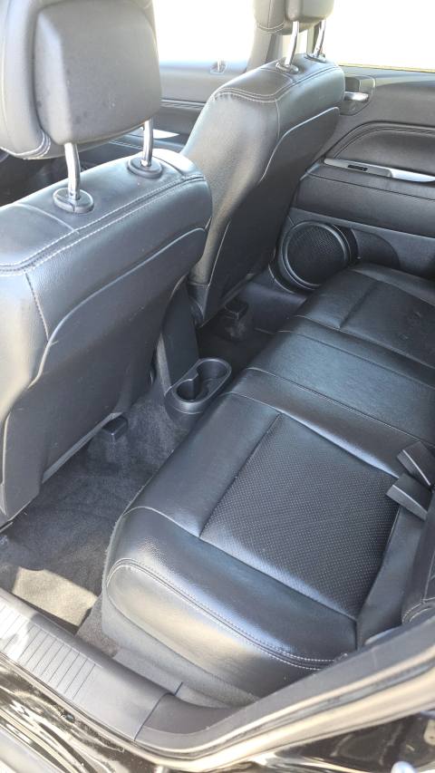 Vehicle photo 13