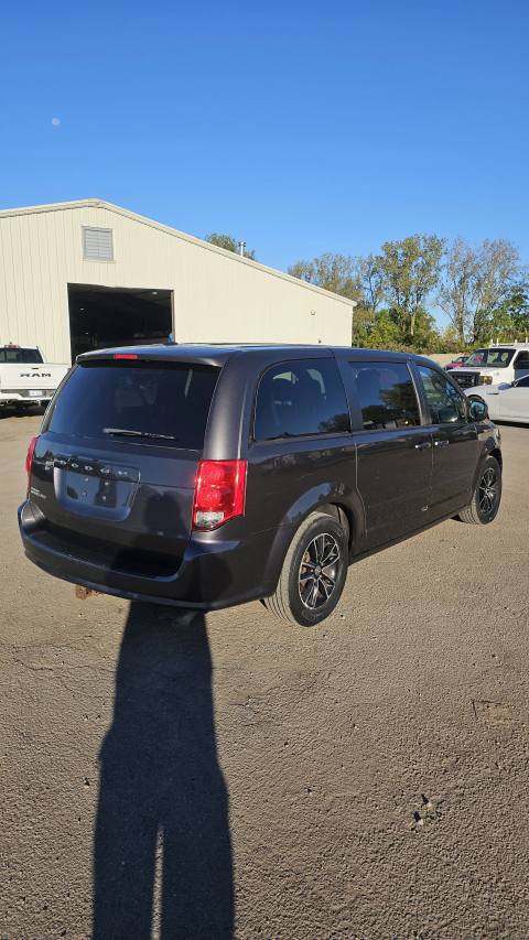 Vehicle photo 7